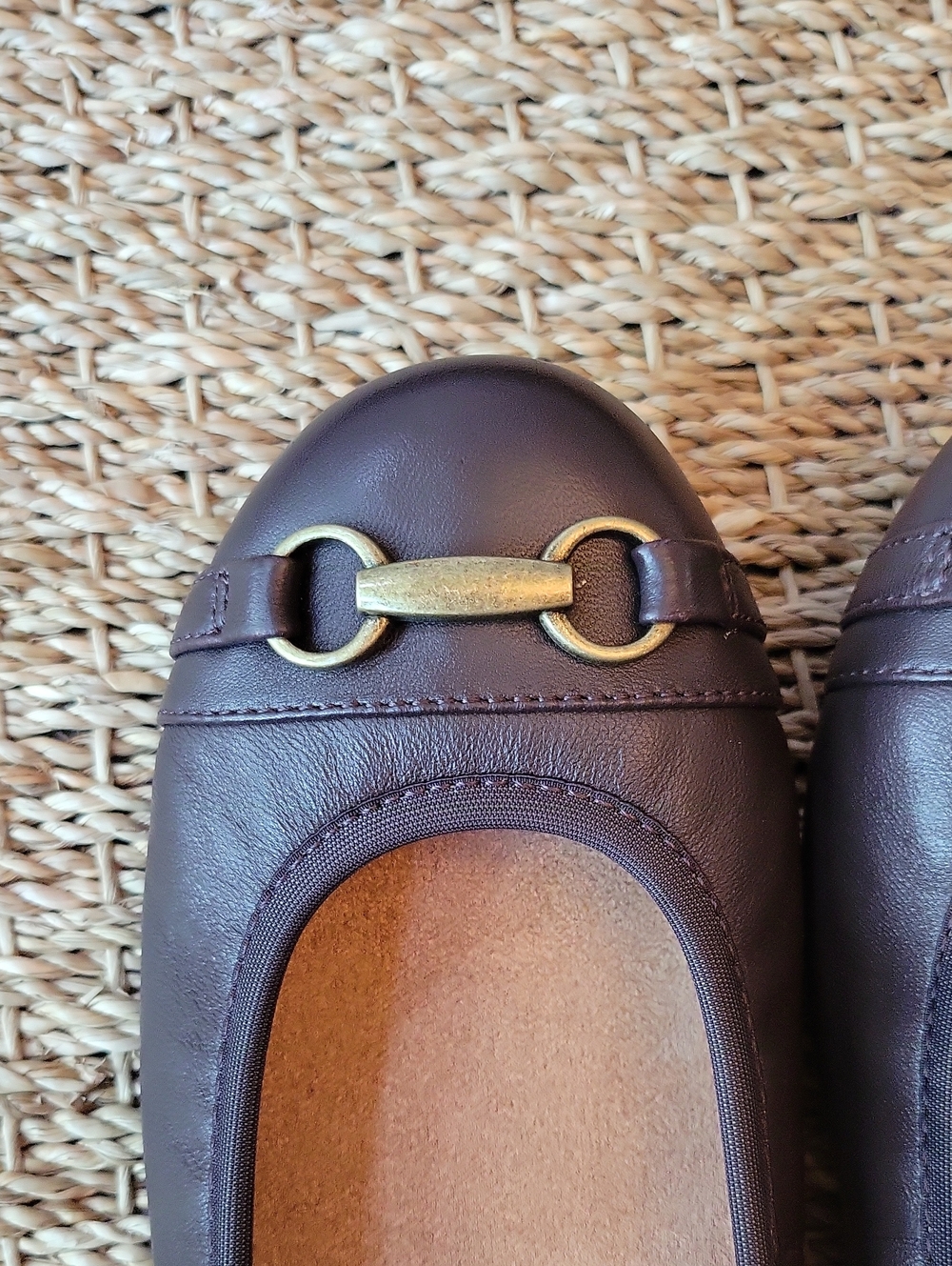 Vionic Brown Delanie Leather Flats With Rounded Toe. Size 6.5 - Picture 2 of 9